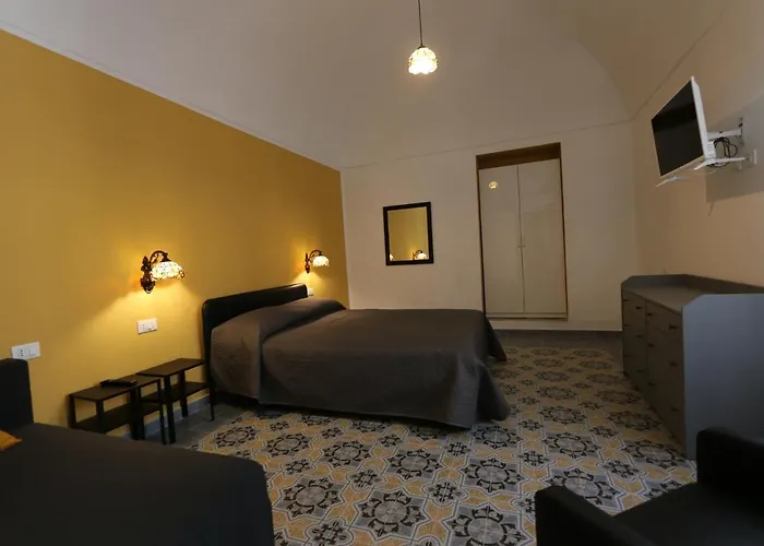 לינה וארוחת בוקר Ex Centro 3*